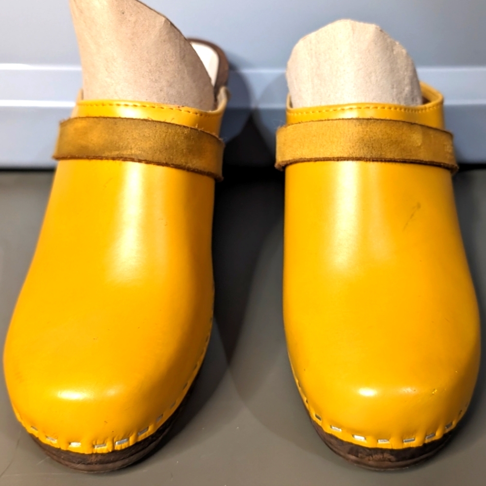 Maguba Sweden 39 sunny yellow‎ leather 2.5" heeled wood sole clog mule slides